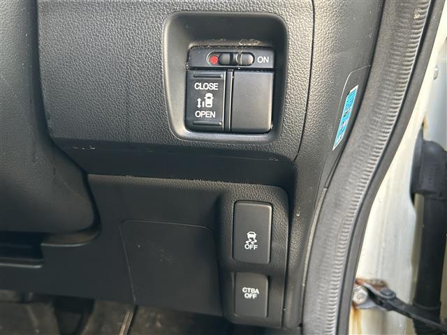 N-BOXカスタム 2トーンカラースタイル G・Aパッケージ 社外ナビ フルセグTV ドアバイザー ステアリングリモコン 革巻きステアリング オートライト 片側パワースライドドア プッシュスタート(28枚目)