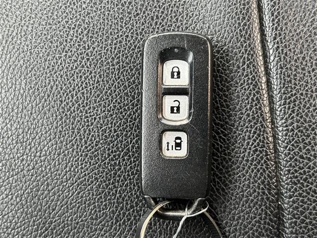 N-BOXカスタム 2トーンカラースタイル G・Aパッケージ 社外ナビ フルセグTV ドアバイザー ステアリングリモコン 革巻きステアリング オートライト 片側パワースライドドア プッシュスタート(29枚目)