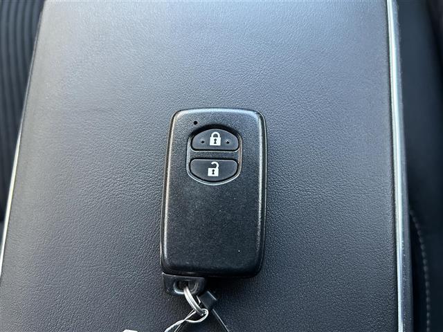 プリウスアルファ S 純正ナビ◇フルセグテレビ◇バックカメラ◇ETC◇ドライブレコーダー◇Bluetooth◇ドアバイザー◇革巻きステアリング◇ステアリングリモコン◇禁煙車(12枚目)