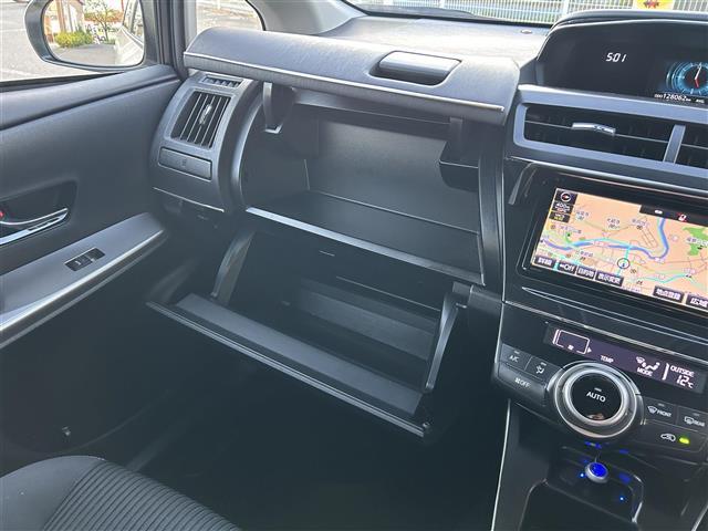 プリウスアルファ S 純正ナビ◇フルセグテレビ◇バックカメラ◇ETC◇ドライブレコーダー◇Bluetooth◇ドアバイザー◇革巻きステアリング◇ステアリングリモコン◇禁煙車(28枚目)