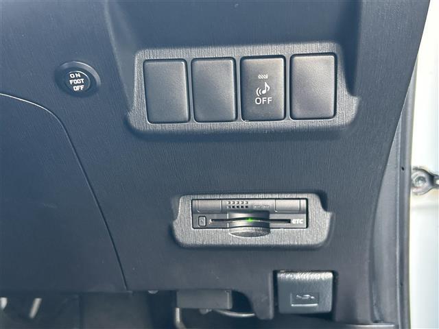 プリウスアルファ S 純正ナビ◇フルセグテレビ◇バックカメラ◇ETC◇ドライブレコーダー◇Bluetooth◇ドアバイザー◇革巻きステアリング◇ステアリングリモコン◇禁煙車(32枚目)