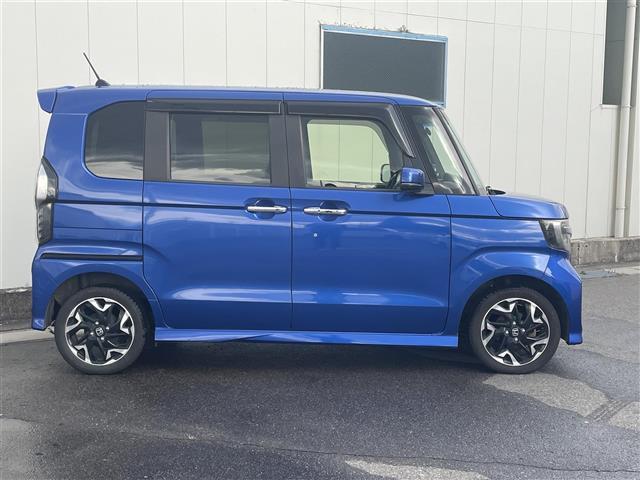 Ｎ－ＢＯＸカスタム Ｇ・Ｌターボホンダセンシング　純正ＳＤナビ／フルセグテレビ／バックカメラ／両側パワースライドドア／ＬＥＤヘッドライト／レーダークルーズコントロール／ＥＴＣ／ＬＫＡ／革巻ステアリング／リアサンシェード／衝突軽減システム（6枚目）