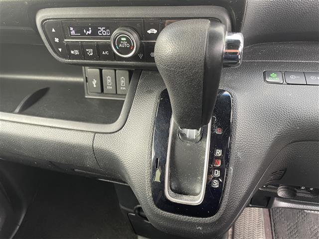 Ｎ－ＢＯＸカスタム Ｇ・Ｌターボホンダセンシング　純正ＳＤナビ／フルセグテレビ／バックカメラ／両側パワースライドドア／ＬＥＤヘッドライト／レーダークルーズコントロール／ＥＴＣ／ＬＫＡ／革巻ステアリング／リアサンシェード／衝突軽減システム（17枚目）