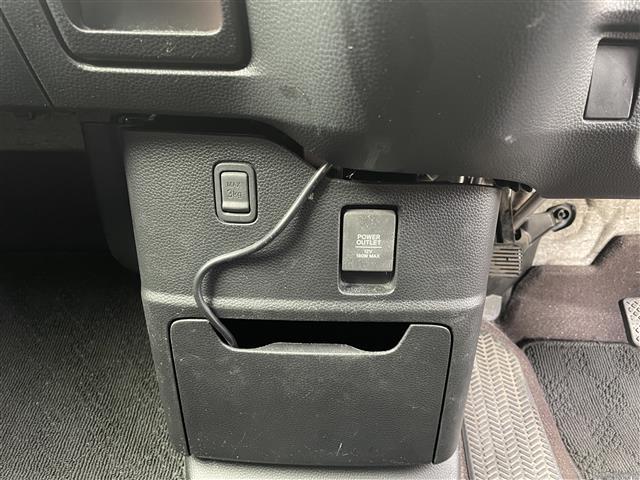 Ｎ－ＢＯＸカスタム Ｇ・Ｌターボホンダセンシング　純正ＳＤナビ／フルセグテレビ／バックカメラ／両側パワースライドドア／ＬＥＤヘッドライト／レーダークルーズコントロール／ＥＴＣ／ＬＫＡ／革巻ステアリング／リアサンシェード／衝突軽減システム（18枚目）