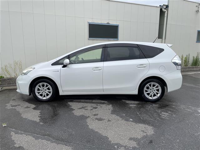 プリウスアルファ Ｓ　禁煙車／純正ナビ／ドアバイザー／ステアリングリモコン／ＥＴＣ／カーテンエアバック／オートエアコン／プッシュスタート（5枚目）