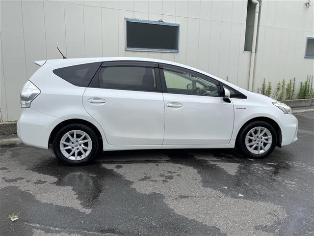 プリウスアルファ Ｓ　禁煙車／純正ナビ／ドアバイザー／ステアリングリモコン／ＥＴＣ／カーテンエアバック／オートエアコン／プッシュスタート（6枚目）