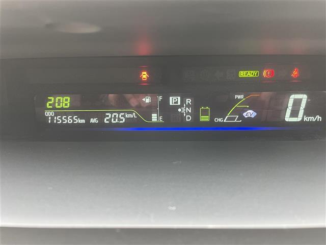 プリウスアルファ Ｓ　禁煙車／純正ナビ／ドアバイザー／ステアリングリモコン／ＥＴＣ／カーテンエアバック／オートエアコン／プッシュスタート（11枚目）