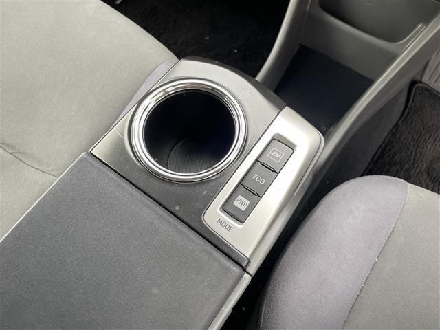 プリウスアルファ Ｓ　禁煙車／純正ナビ／ドアバイザー／ステアリングリモコン／ＥＴＣ／カーテンエアバック／オートエアコン／プッシュスタート（18枚目）