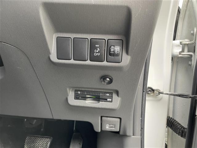 プリウスアルファ Ｓ　禁煙車／純正ナビ／ドアバイザー／ステアリングリモコン／ＥＴＣ／カーテンエアバック／オートエアコン／プッシュスタート（21枚目）