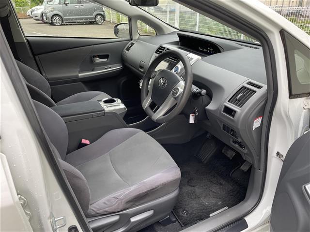 プリウスアルファ Ｓ　禁煙車／純正ナビ／ドアバイザー／ステアリングリモコン／ＥＴＣ／カーテンエアバック／オートエアコン／プッシュスタート（22枚目）