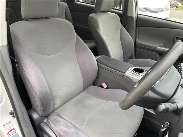 プリウスアルファ Ｓ　禁煙車／純正ナビ／ドアバイザー／ステアリングリモコン／ＥＴＣ／カーテンエアバック／オートエアコン／プッシュスタート（24枚目）