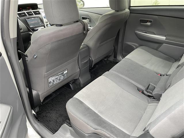 プリウスアルファ Ｓ　禁煙車／純正ナビ／ドアバイザー／ステアリングリモコン／ＥＴＣ／カーテンエアバック／オートエアコン／プッシュスタート（25枚目）