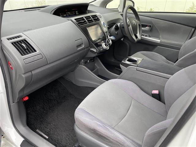 プリウスアルファ Ｓ　禁煙車／純正ナビ／ドアバイザー／ステアリングリモコン／ＥＴＣ／カーテンエアバック／オートエアコン／プッシュスタート（27枚目）