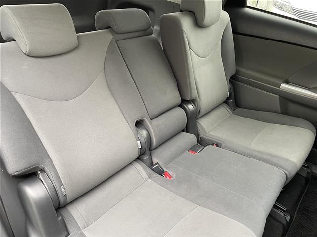 プリウスアルファ Ｓ　禁煙車／純正ナビ／ドアバイザー／ステアリングリモコン／ＥＴＣ／カーテンエアバック／オートエアコン／プッシュスタート（28枚目）