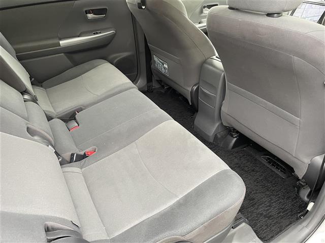 プリウスアルファ Ｓ　禁煙車／純正ナビ／ドアバイザー／ステアリングリモコン／ＥＴＣ／カーテンエアバック／オートエアコン／プッシュスタート（29枚目）