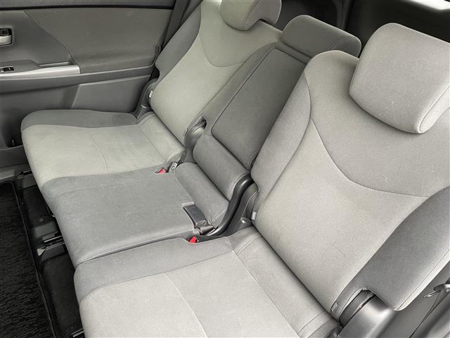 プリウスアルファ Ｓ　禁煙車／純正ナビ／ドアバイザー／ステアリングリモコン／ＥＴＣ／カーテンエアバック／オートエアコン／プッシュスタート（30枚目）