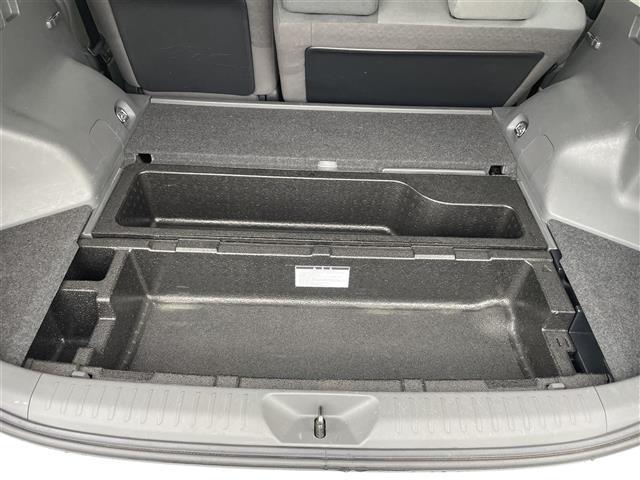 プリウスアルファ Ｓ　禁煙車／純正ナビ／ドアバイザー／ステアリングリモコン／ＥＴＣ／カーテンエアバック／オートエアコン／プッシュスタート（31枚目）