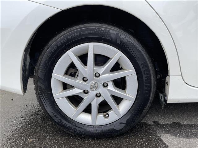 プリウスアルファ Ｓ　禁煙車／純正ナビ／ドアバイザー／ステアリングリモコン／ＥＴＣ／カーテンエアバック／オートエアコン／プッシュスタート（33枚目）