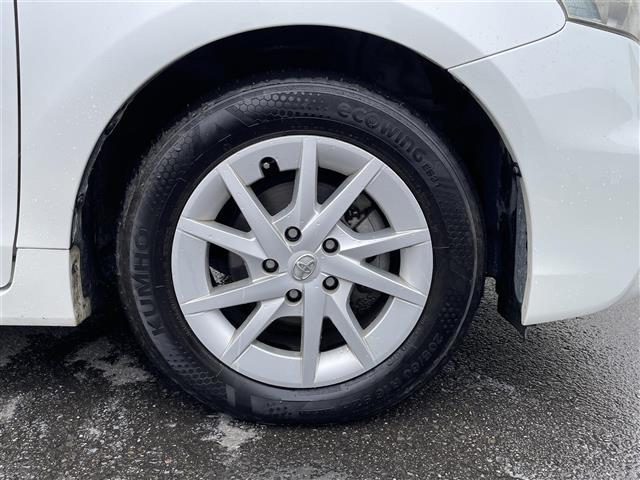 プリウスアルファ Ｓ　禁煙車／純正ナビ／ドアバイザー／ステアリングリモコン／ＥＴＣ／カーテンエアバック／オートエアコン／プッシュスタート（34枚目）