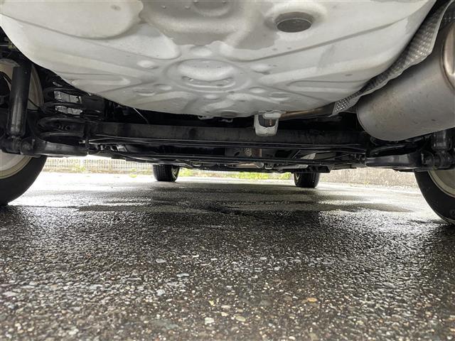 プリウスアルファ Ｓ　禁煙車／純正ナビ／ドアバイザー／ステアリングリモコン／ＥＴＣ／カーテンエアバック／オートエアコン／プッシュスタート（37枚目）