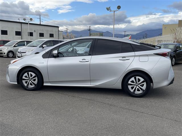 プリウス A 純正SDナビ/フルセグテレビ/バックカメラ/革巻ステアリング/衝突軽減システム/ヘッドアップディスプレイ/LAK/ブラインドスポットモニター/ETC/レーダークルーズコントロール/社外前後ドラレコ(5枚目)