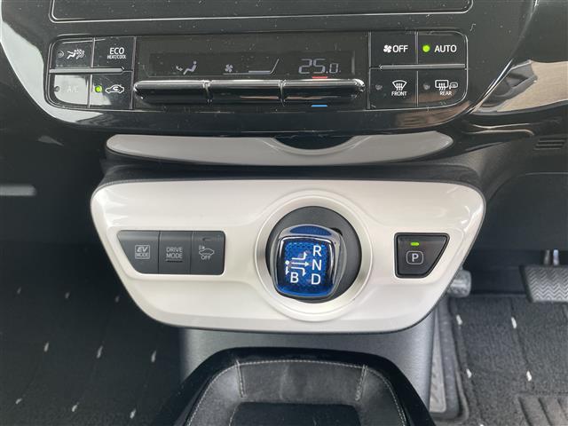 プリウス A 純正SDナビ/フルセグテレビ/バックカメラ/革巻ステアリング/衝突軽減システム/ヘッドアップディスプレイ/LAK/ブラインドスポットモニター/ETC/レーダークルーズコントロール/社外前後ドラレコ(17枚目)