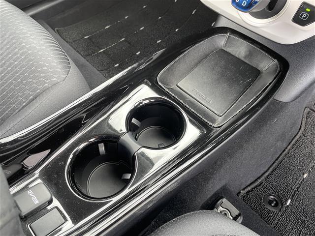 プリウス A 純正SDナビ/フルセグテレビ/バックカメラ/革巻ステアリング/衝突軽減システム/ヘッドアップディスプレイ/LAK/ブラインドスポットモニター/ETC/レーダークルーズコントロール/社外前後ドラレコ(18枚目)