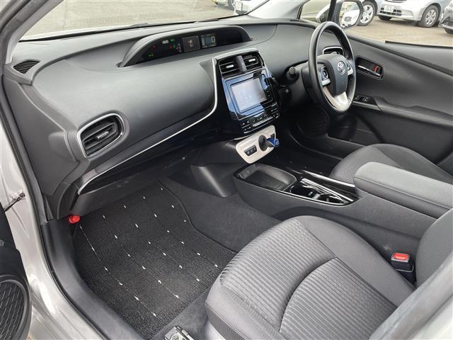 プリウス A 純正SDナビ/フルセグテレビ/バックカメラ/革巻ステアリング/衝突軽減システム/ヘッドアップディスプレイ/LAK/ブラインドスポットモニター/ETC/レーダークルーズコントロール/社外前後ドラレコ(34枚目)