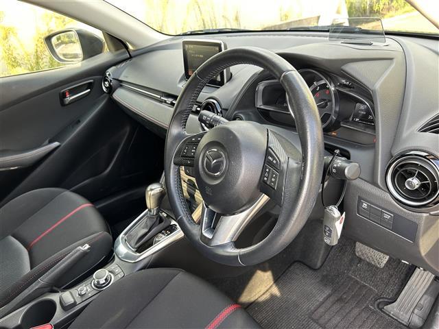 デミオ XDツーリング 純正ナビ/バックカメラ/HUD/革巻きステアリング/クルーズコントロール/パドルシフト/フォグランプ/ドアバイザー/ステアリングリモコン/ドライブレコーダー/ETC(10枚目)