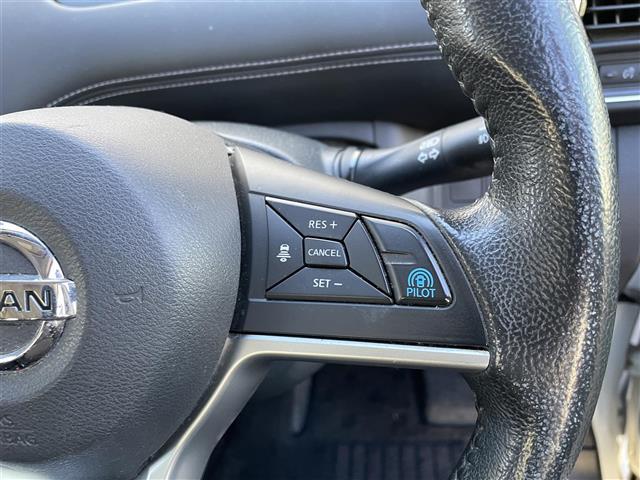 セレナ ハイウェイスター　プロパイロットエディション　社外メモリナビ／フルセグテレビ／バックカメラ／革巻ステアリング／レーダークルコン／衝突軽減システム／ハンズフリードア／両側パワスラ／コーナーセンサー／ステアリングリモコン（18枚目）