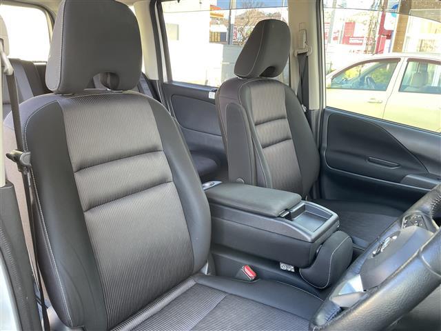 セレナ ハイウェイスター　プロパイロットエディション　社外メモリナビ／フルセグテレビ／バックカメラ／革巻ステアリング／レーダークルコン／衝突軽減システム／ハンズフリードア／両側パワスラ／コーナーセンサー／ステアリングリモコン（26枚目）