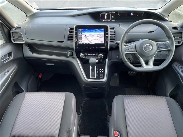 セレナ ハイウェイスター　純正ＳＤナビ／フルセグテレビ／バックカメラ／革巻ステアリング／ステアリングリモコン／クルーズコントロール／ドライブレコーダー／ドアバイザー／ヘッドライトレベライザー（12枚目）