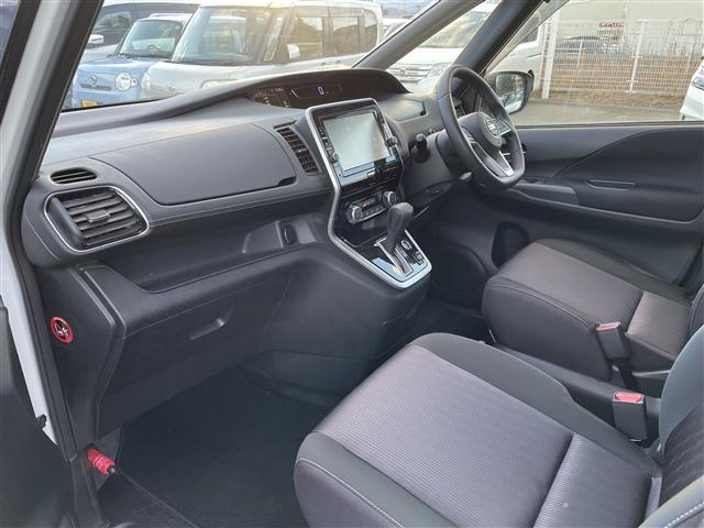 セレナ ハイウェイスター　純正ＳＤナビ／フルセグテレビ／バックカメラ／革巻ステアリング／ステアリングリモコン／クルーズコントロール／ドライブレコーダー／ドアバイザー／ヘッドライトレベライザー（37枚目）