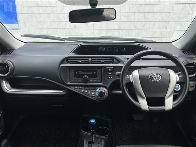 アクア Ｇブラックソフトレザーセレクション　純正オーディオ　運転席助手席シートヒター　ドアバイザー　ＥＴＣ　純正ホイールキャップ　電動格納ミラー（18枚目）