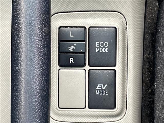 アクア Ｇ　☆純正ナビ☆ＥＴＣ☆バックカメラ☆ワンセグ☆ＴＲＤ☆シートヒーター☆オートライト☆純正フロアマット（7枚目）