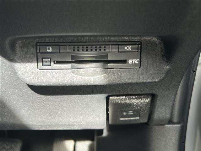 プリウス Ｓ　☆純正ナビ☆Ｂｌｕｅｔｏｏｔｈ☆フルセグテレビ☆ＥＴＣ☆純正フロアマット☆トノカバー☆横滑り防止☆オートライト（6枚目）