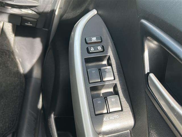 プリウス Ｓ　☆純正ナビ☆Ｂｌｕｅｔｏｏｔｈ☆フルセグテレビ☆ＥＴＣ☆純正フロアマット☆トノカバー☆横滑り防止☆オートライト（7枚目）