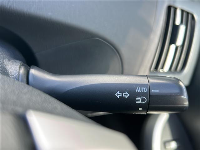 プリウス Ｓ　☆純正ナビ☆Ｂｌｕｅｔｏｏｔｈ☆フルセグテレビ☆ＥＴＣ☆純正フロアマット☆トノカバー☆横滑り防止☆オートライト（13枚目）