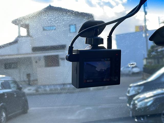 エルグランド ３５０ハイウェイスター　純正ナビ　バックカメラ　両面パワースライドドア　パワーバックドア　純正アルミホイール（8枚目）