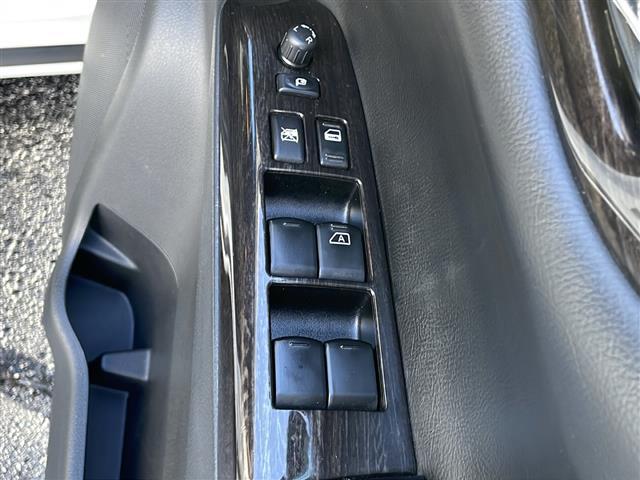 エルグランド ３５０ハイウェイスター　純正ナビ　バックカメラ　両面パワースライドドア　パワーバックドア　純正アルミホイール（34枚目）