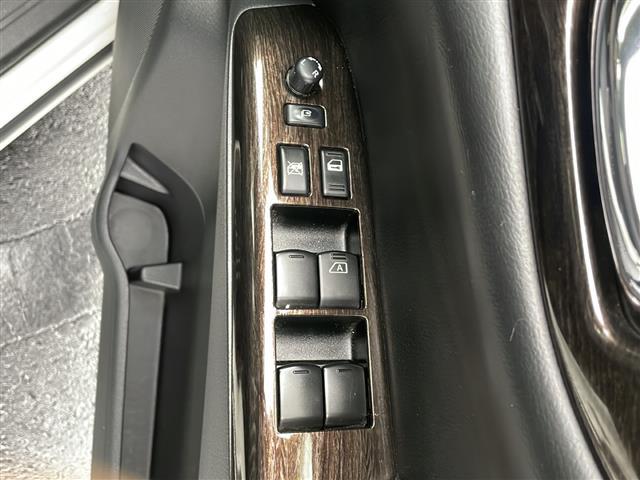 エルグランド ２５０ハイウェイスターアーバンクロム　純正ナビ　バックカメラ　ＥＴＣ　両側パワースライドドア　純正アルミホイール　フリップダウンモニター（28枚目）