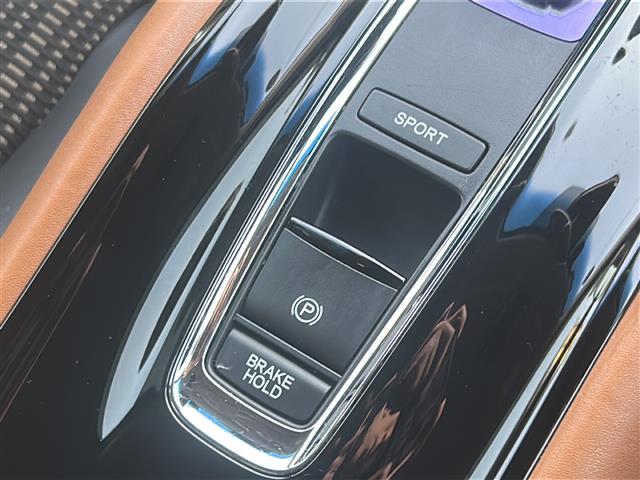 ヴェゼル ハイブリッドＺ　☆純正ナビ☆Ｂｌｕｅｔｏｏｔｈ☆バックカメラ☆フルセグテレビ☆ＥＴＣ☆シートヒーター☆純正ホイール（6枚目）