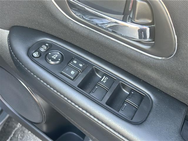 ヴェゼル ハイブリッドＸ　☆社外ナビ☆Ｂｌｕｅｔｏｏｔｈ☆バックカメラ☆フルセグテレビ☆ＥＴＣ☆シートヒーター☆純正ホイール（12枚目）