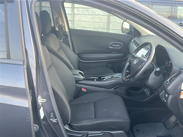 ヴェゼル ハイブリッドＸ　☆社外ナビ☆Ｂｌｕｅｔｏｏｔｈ☆バックカメラ☆フルセグテレビ☆ＥＴＣ☆シートヒーター☆純正ホイール（19枚目）