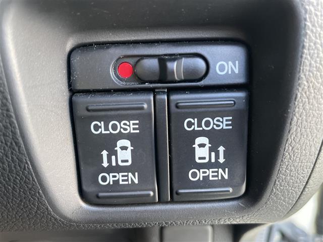 Ｎ－ＢＯＸカスタム ２トーンカラースタイル　Ｇ・Ａパッケージ　社外ナビ　両側パワースライドドア　ＥＴＣ　スマートキープッシュスタート　純正フロアマット（6枚目）