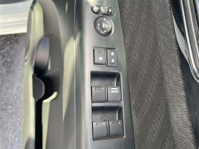 Ｎ－ＢＯＸカスタム ２トーンカラースタイル　Ｇ・Ａパッケージ　社外ナビ　両側パワースライドドア　ＥＴＣ　スマートキープッシュスタート　純正フロアマット（11枚目）