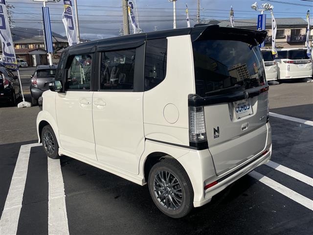 Ｎ－ＢＯＸカスタム ２トーンカラースタイル　Ｇ・Ａパッケージ　社外ナビ　両側パワースライドドア　ＥＴＣ　スマートキープッシュスタート　純正フロアマット（20枚目）