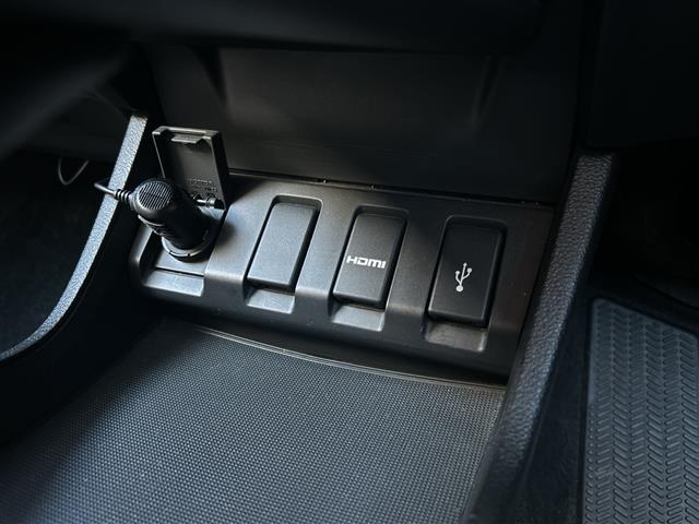 ヴェゼル ハイブリッドＺ　バックカメラ　ディーラーオプションナビ（ＣＤ，ＤＶＤ、フルセグＴＶ）　ＥＴＣ　プッシュスタート　クルーズコントロール　運転席、助手席シートヒーター　パドルシフト　ハーフレザーシート（10枚目）