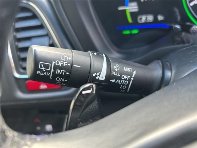 ヴェゼル ハイブリッドＺ　バックカメラ　ディーラーオプションナビ（ＣＤ，ＤＶＤ、フルセグＴＶ）　ＥＴＣ　プッシュスタート　クルーズコントロール　運転席、助手席シートヒーター　パドルシフト　ハーフレザーシート（11枚目）