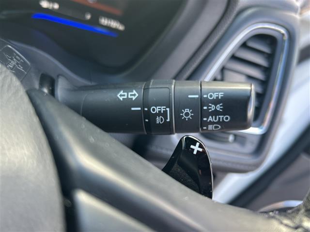 ヴェゼル ハイブリッドＺ　バックカメラ　ディーラーオプションナビ（ＣＤ，ＤＶＤ、フルセグＴＶ）　ＥＴＣ　プッシュスタート　クルーズコントロール　運転席、助手席シートヒーター　パドルシフト　ハーフレザーシート（13枚目）